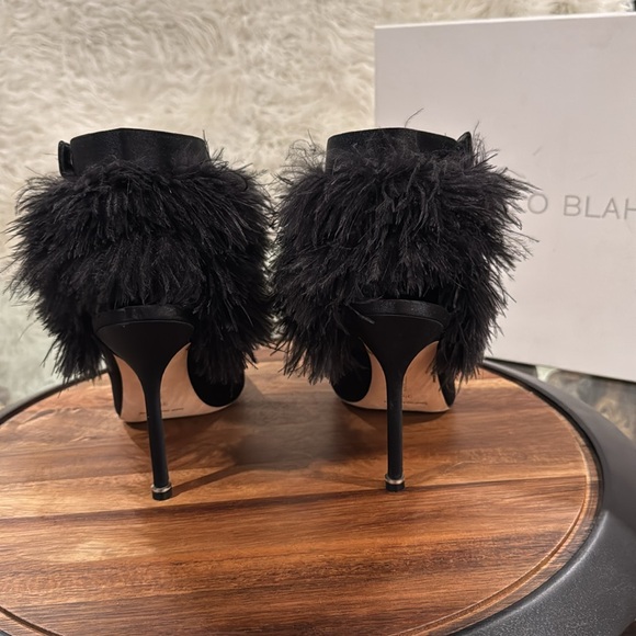 Manolo Blahnik feather-trimmed satin booties - Picture 3 of 9